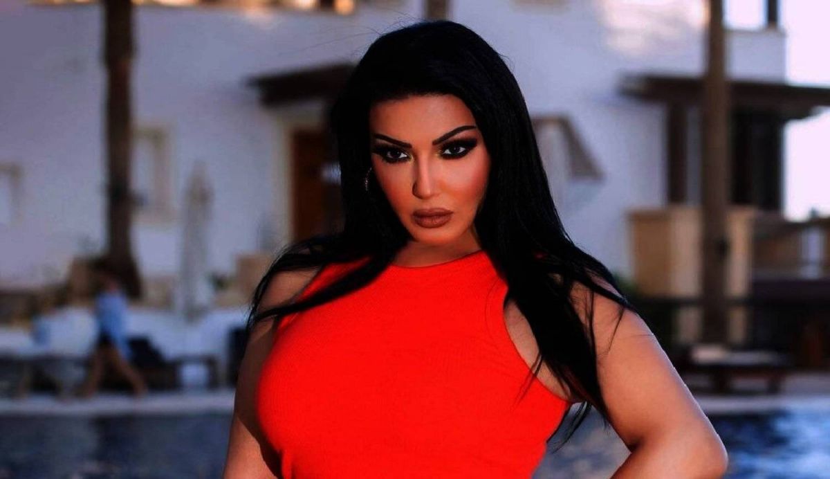 الجمهور يتفاعل بقوة مع سخرية سمية الخشاب من ملابس طليقها أحمد سعد