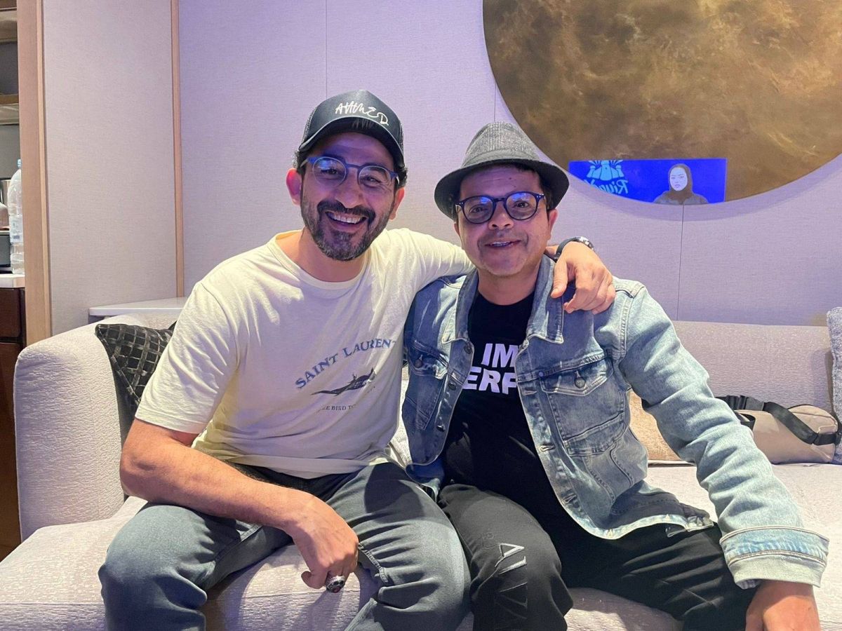 وصلة مزاح بين محمد هنيدي وأحمد حلمي على 