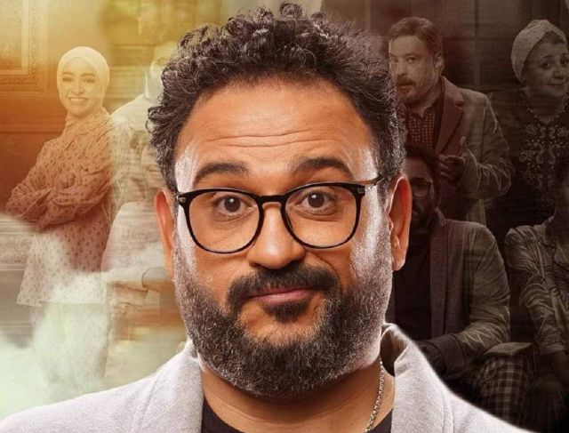 بالفيديو - أكرم حسني يكشف أصعب موقف تعرض له.. ما علاقة عادل إمام؟