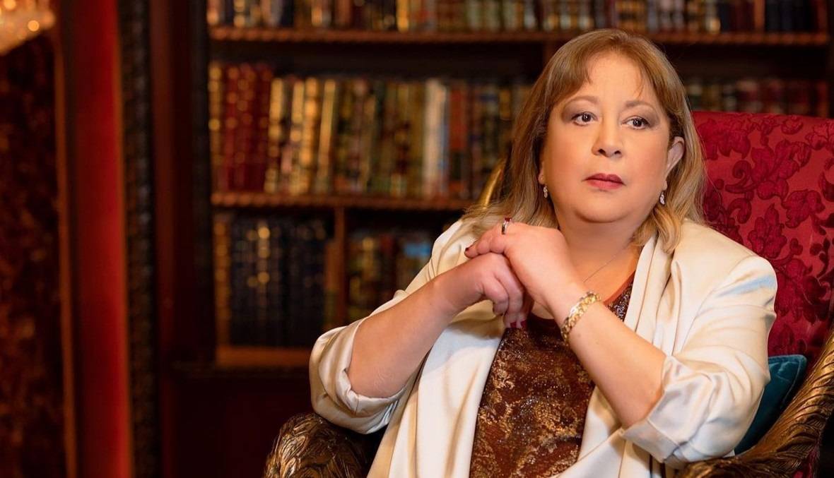 بالفيديو - الظهور الأول لسمية الألفي بعد أزمة مرضها... هذا ما فعله أحمد الفيشاوي