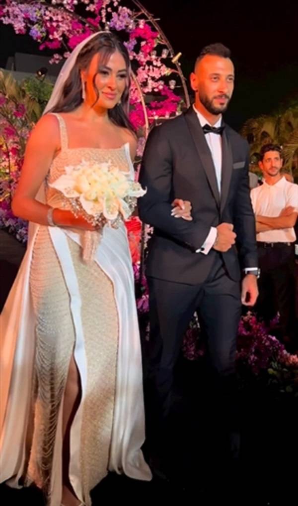 ميرنا نور الدين وعريسها