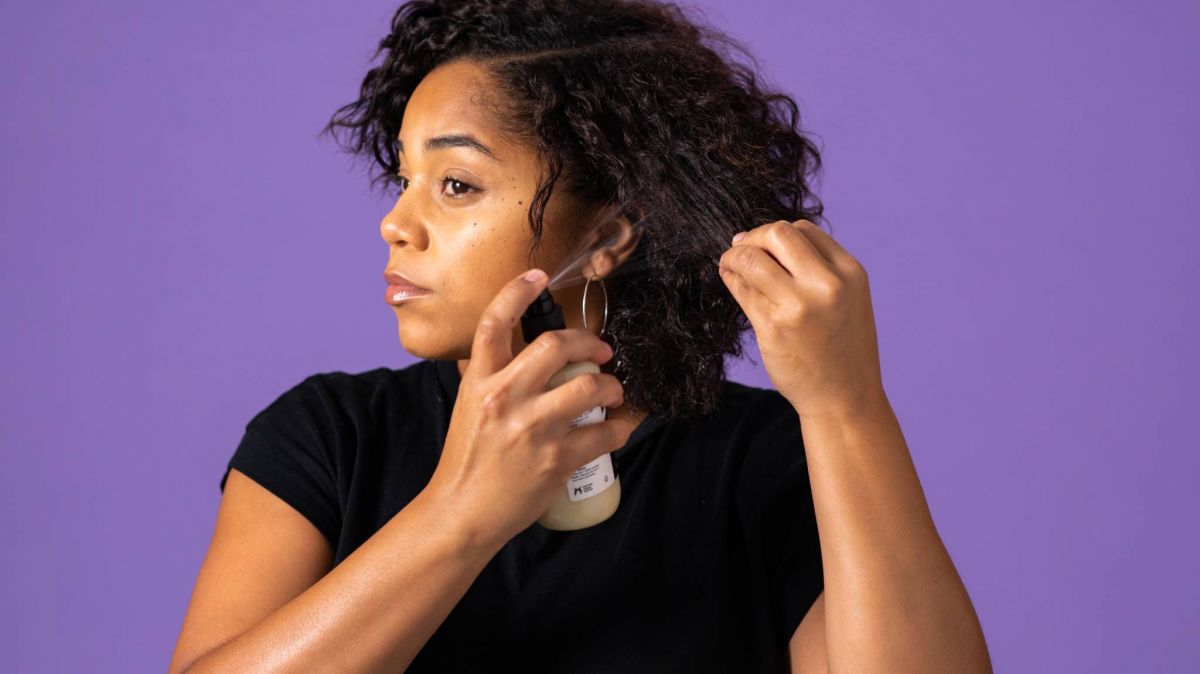 دللي شعرك هذا الصيف مع البخاخ المرطب من 