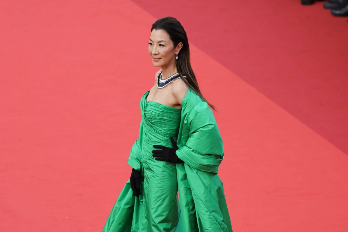 ميشيل يوه الفائزة بجائزة الأوسكار تلفت الأنظار  بإبداعات 