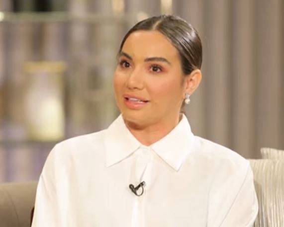 بالفيديو - مصمّمة أزياء لبنانية تبكي على الهواء بعد تعرّضها للضرب على يد زوجها