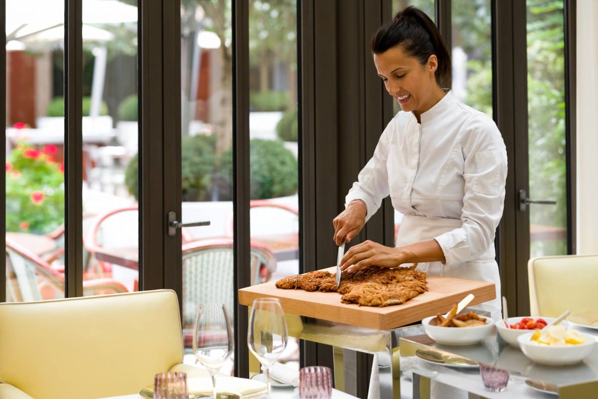 رويال منسو - رافلز باريس: دعوة مفتوحة إلى السفر الأنيق