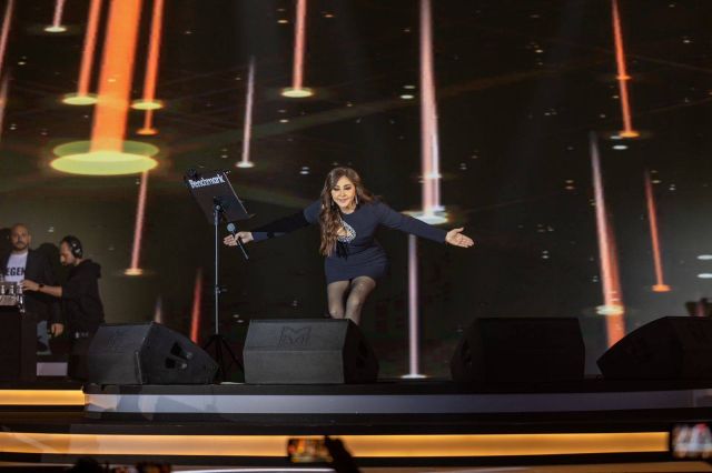 الإحساس يجمع إليسا وآدم على مسرح 