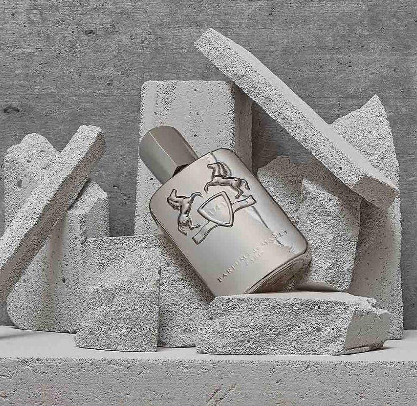 العطور المثالية للعروسين في يومهما المميز