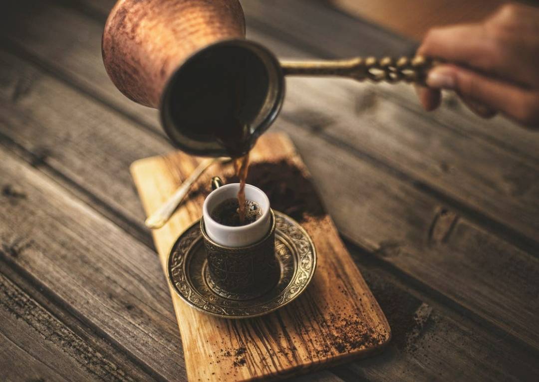 للتخلّص من الكافيين... استبدلي القهوة بهذا النوع من الفواكه