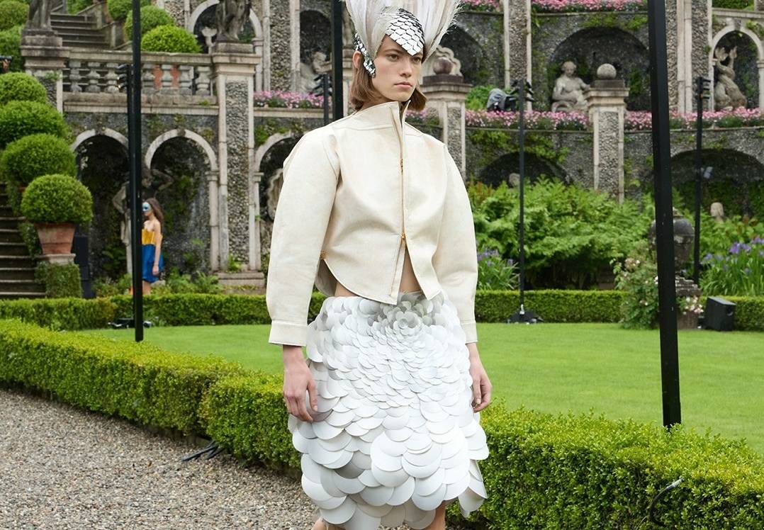 مجموعة لويس فويتون لعام 2024.. رحلة إلى عالم حوريات البحر بتصاميم جريئة تنبض بالحياة