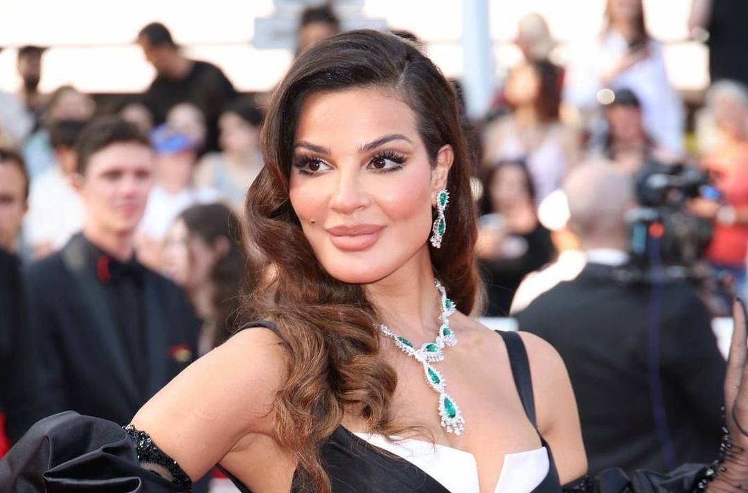 نادين نسيب نجيم باطلالتين مختلفتين في 