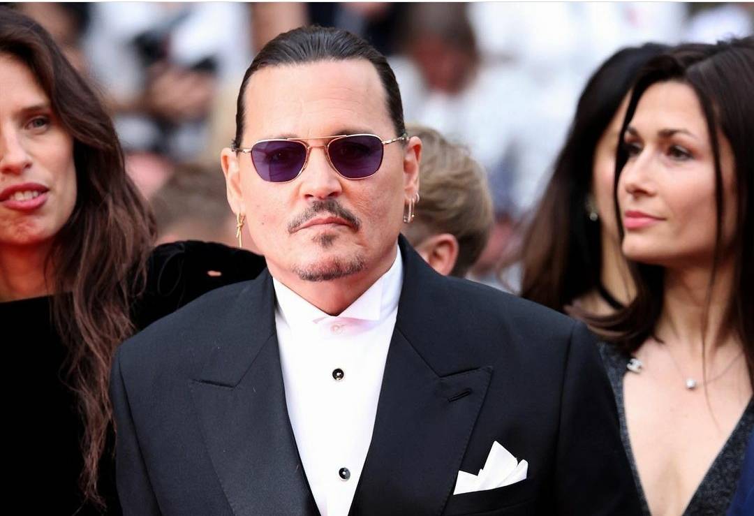 جوني ديب يتعرّض لإصابة مؤلمة في قدمه... وهذه التفاصيل