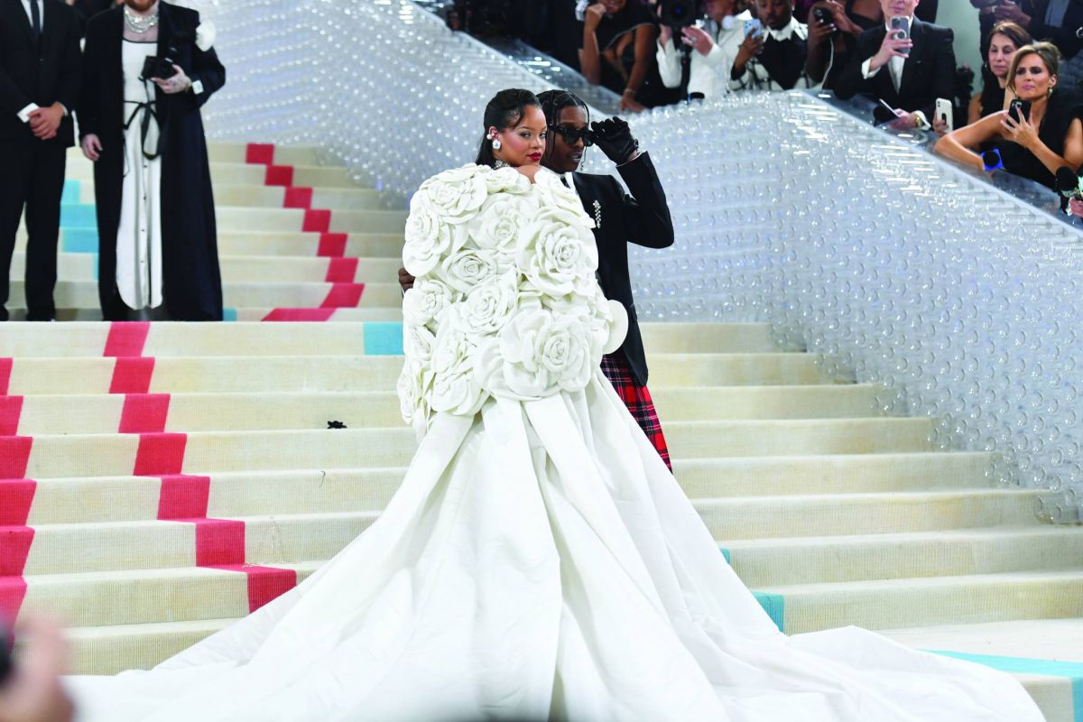 تألّقي بالأبيض مثل نجمات هوليوود على السجادة الحمراء