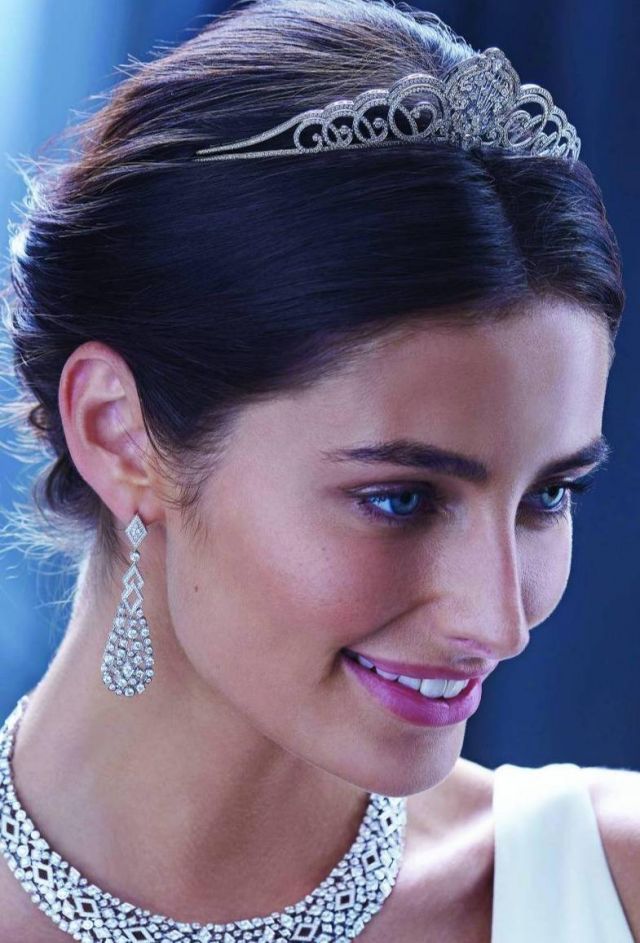 تاج وطقم ماسي من  Garrard