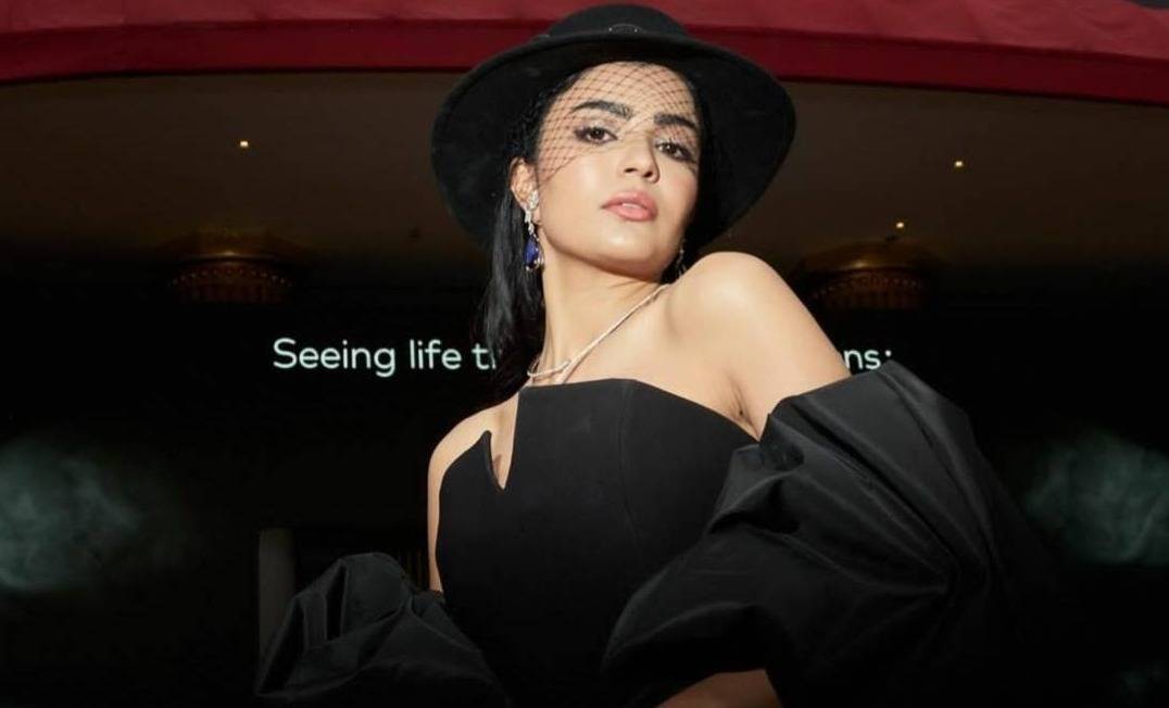 ميلا الزهراني تضجّ أنوثةً بفساتين أنيقة ومجوهرات فخمة في مهرجان 