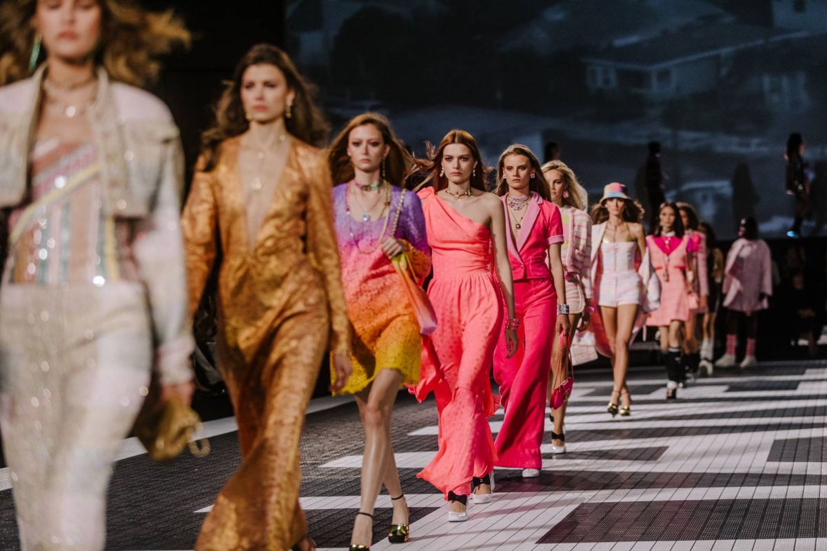 ترقّبوا عرض مجموعة CHANEL Cruise 2023/24 في شينزين بالصين