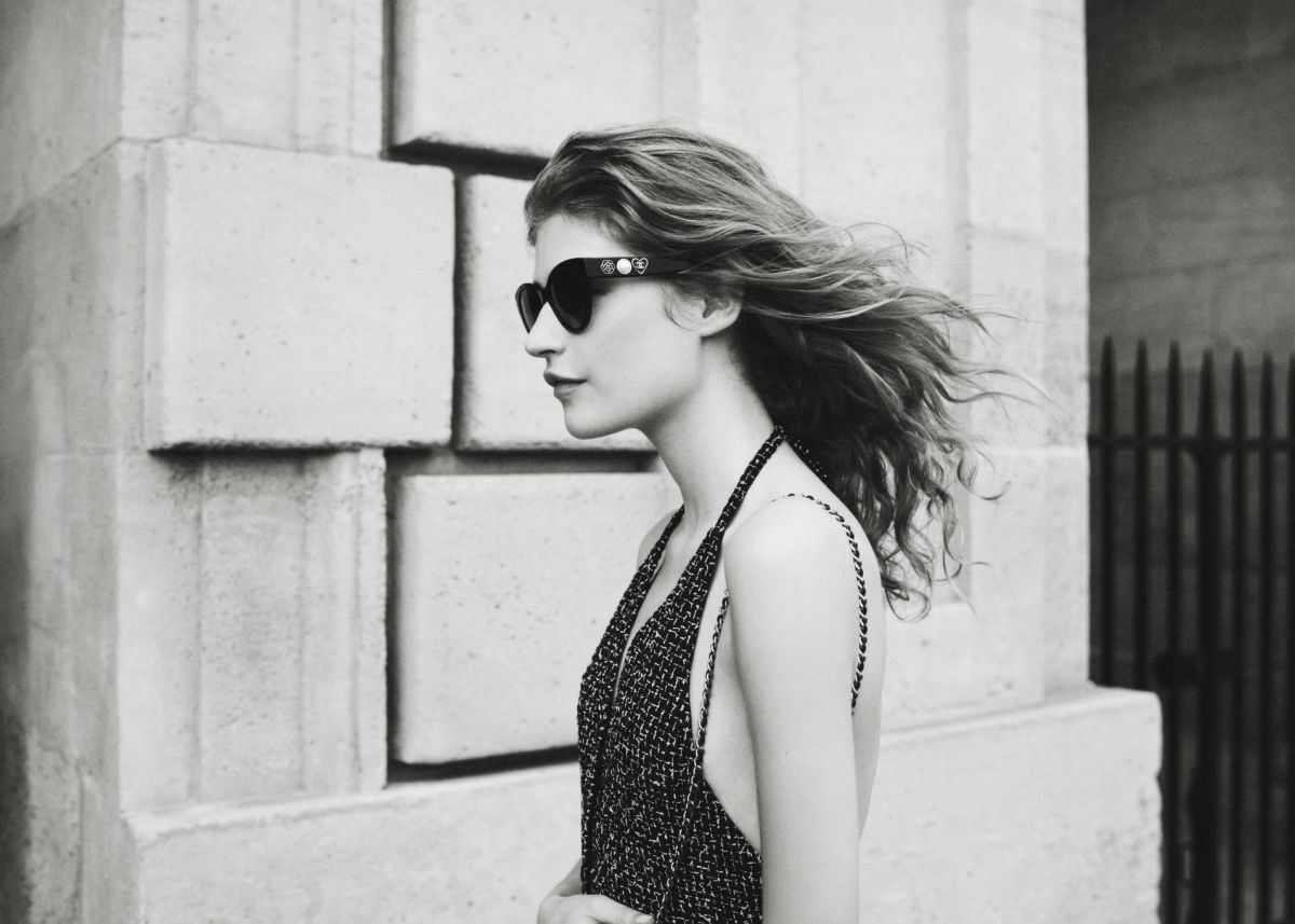 شانيل CHANEL تطلق التجارة الإلكترونية للنظارات في الإمارات العربية المتحدة والكويت