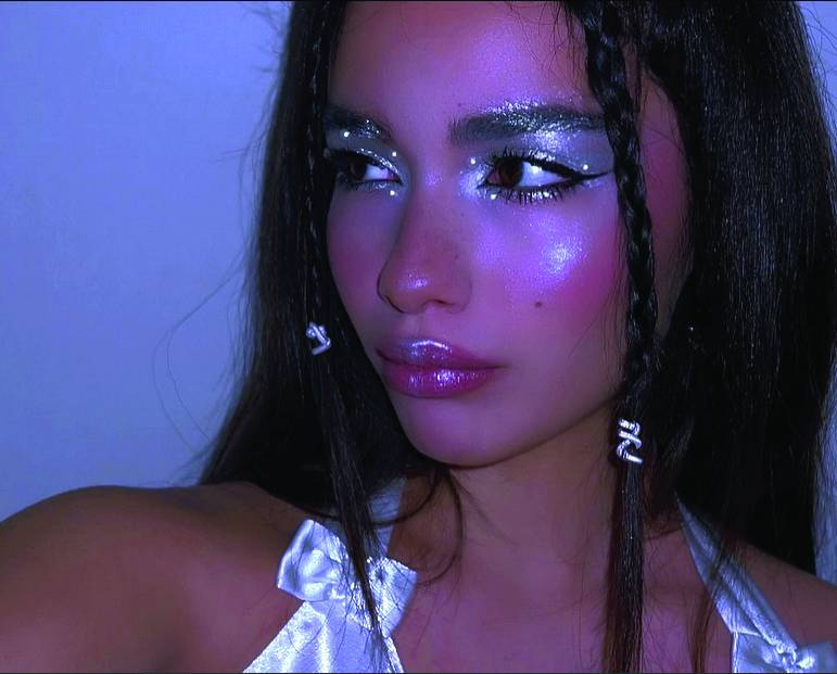 موضة جديدة على تيك توك Diamond Lips الشفاه الماسية