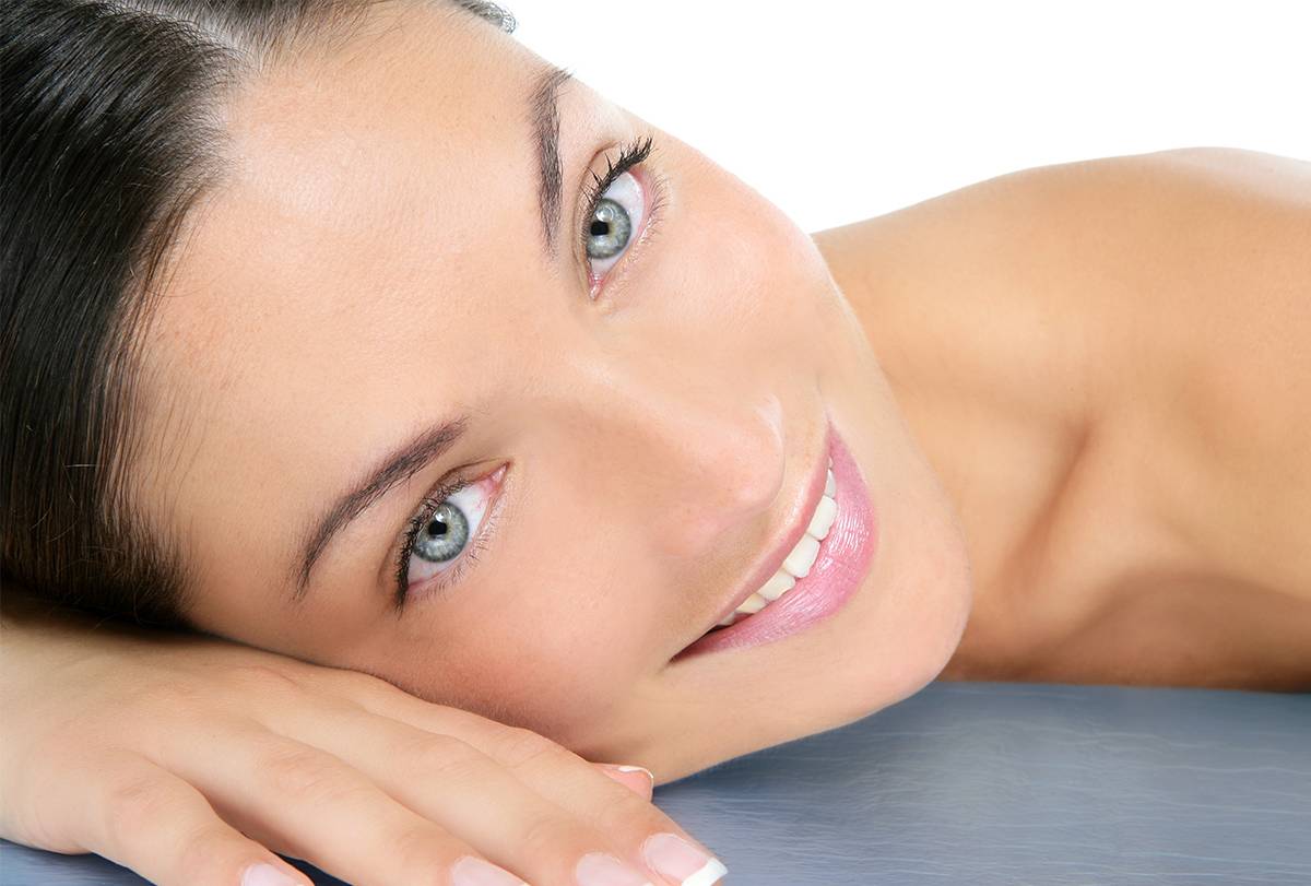 هكذا تحصلين على بشرة شابة ومشرقة بـ 4 أطعمة