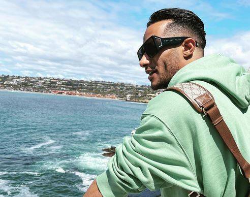 بالفيديو - محمد رمضان يستعرض بطولاته في شوارع أميركا