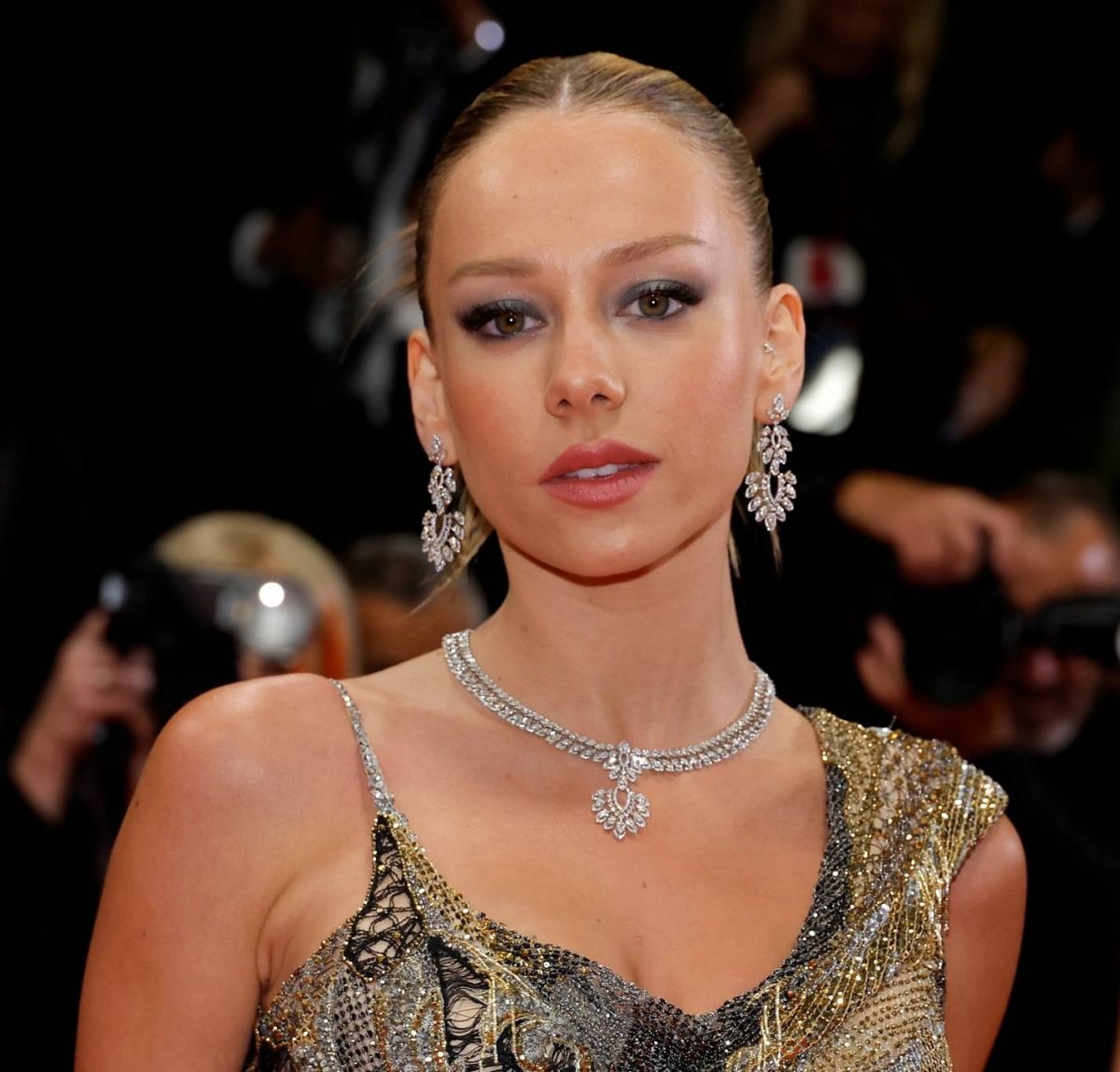 مجوهرات ميسيكا تزيّن سجادة 