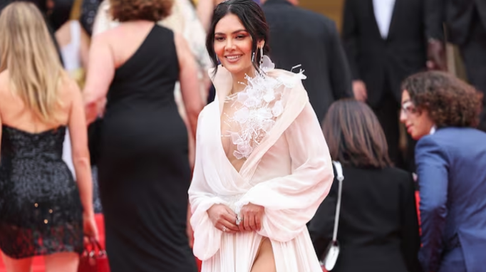 تعرّفوا إلى صاحبة الإطلالة الأجرأ في 