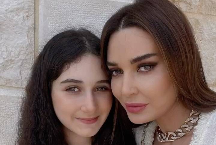 بالصور - سيرين عبد النور تحتفل بميلاد إبنتها بأجواء صيفية ممتعة