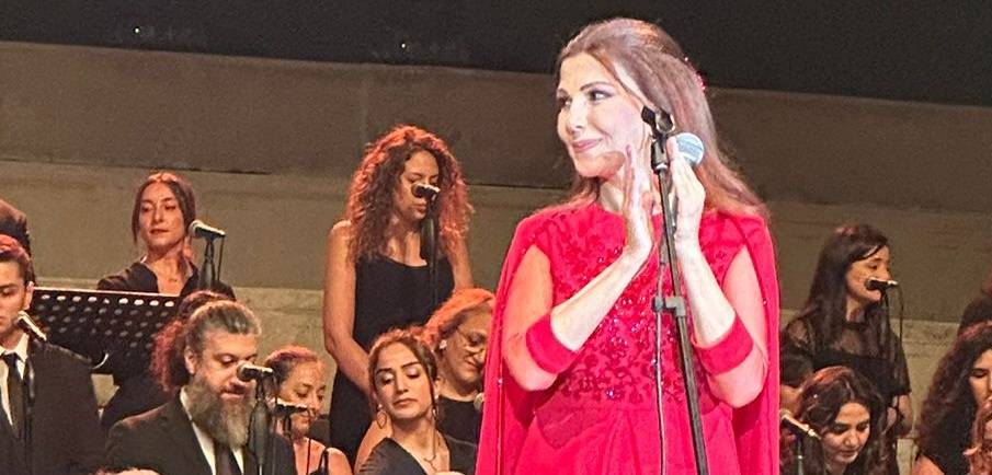 ماجدة الرومي تتألق بفستان أحمر وتوجّه رسالة قاسية الى المسؤولين