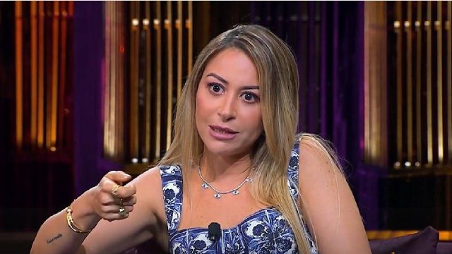 بالفيديو - منة شلبي تكشف تفاصيل خلافاتها مع هند صبري وتتحدث عن والدتها