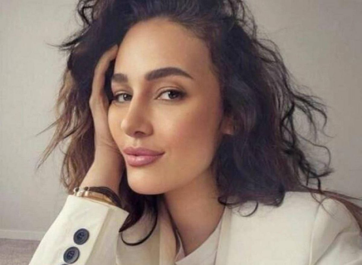 بالفيديو - ناقدة فنية تعلّق بتهكم على عودة حلا شيحة الى الفن