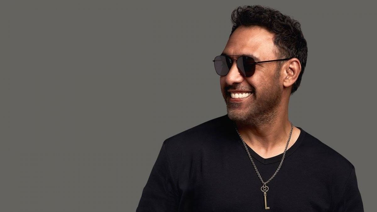 عمرو مصطفى يتحدّى ويطرح أغنية بصوت أم كلثوم بعد تصالحه مع ورثتها