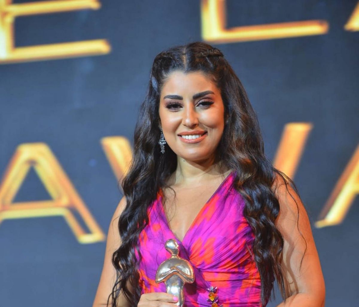 آيتن عامر تفوز بجائزة الموهبة الغنائية في مهرجان 