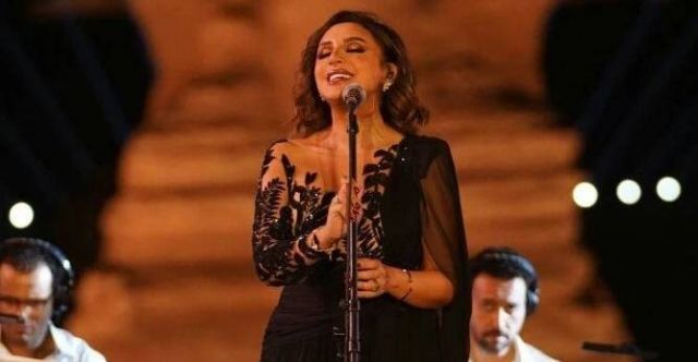 تعديل أنيق في فستان أنغام.. هذا سعره