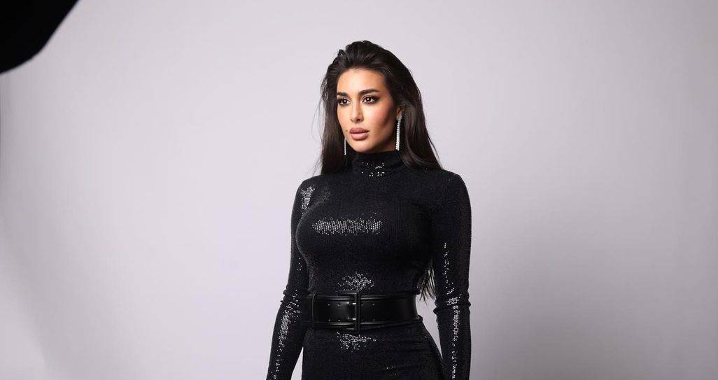 ياسمين صبري تنشر صوراً عفوية من كواليس فيلم 