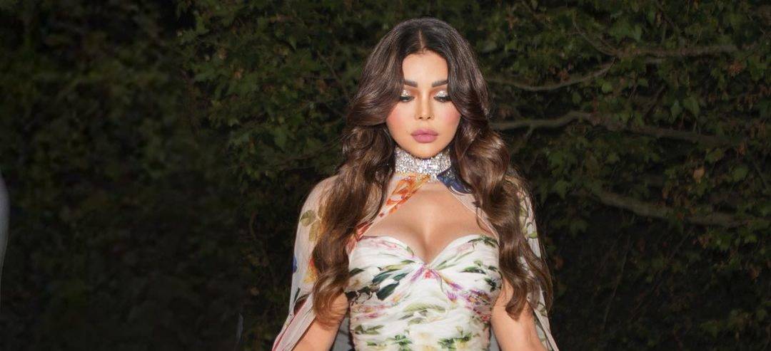 تألّقي بفستان هيفاء وهبي المنقوش بالورود... هذا سعره