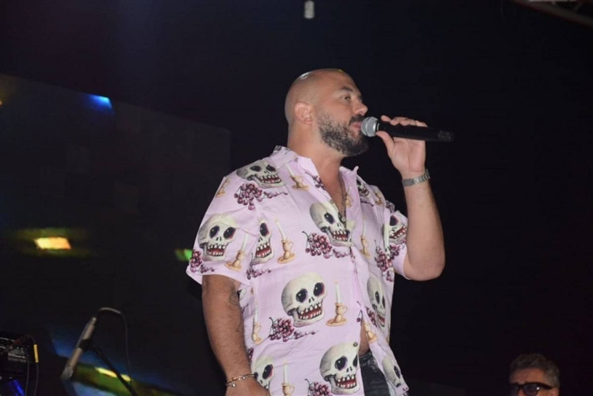 بالصور - محمود العسيلي يفتتح حفلات الصيف بالساحل الشمالي