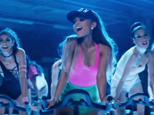 أريانا جراندي في أغنيتها تقلد روبي