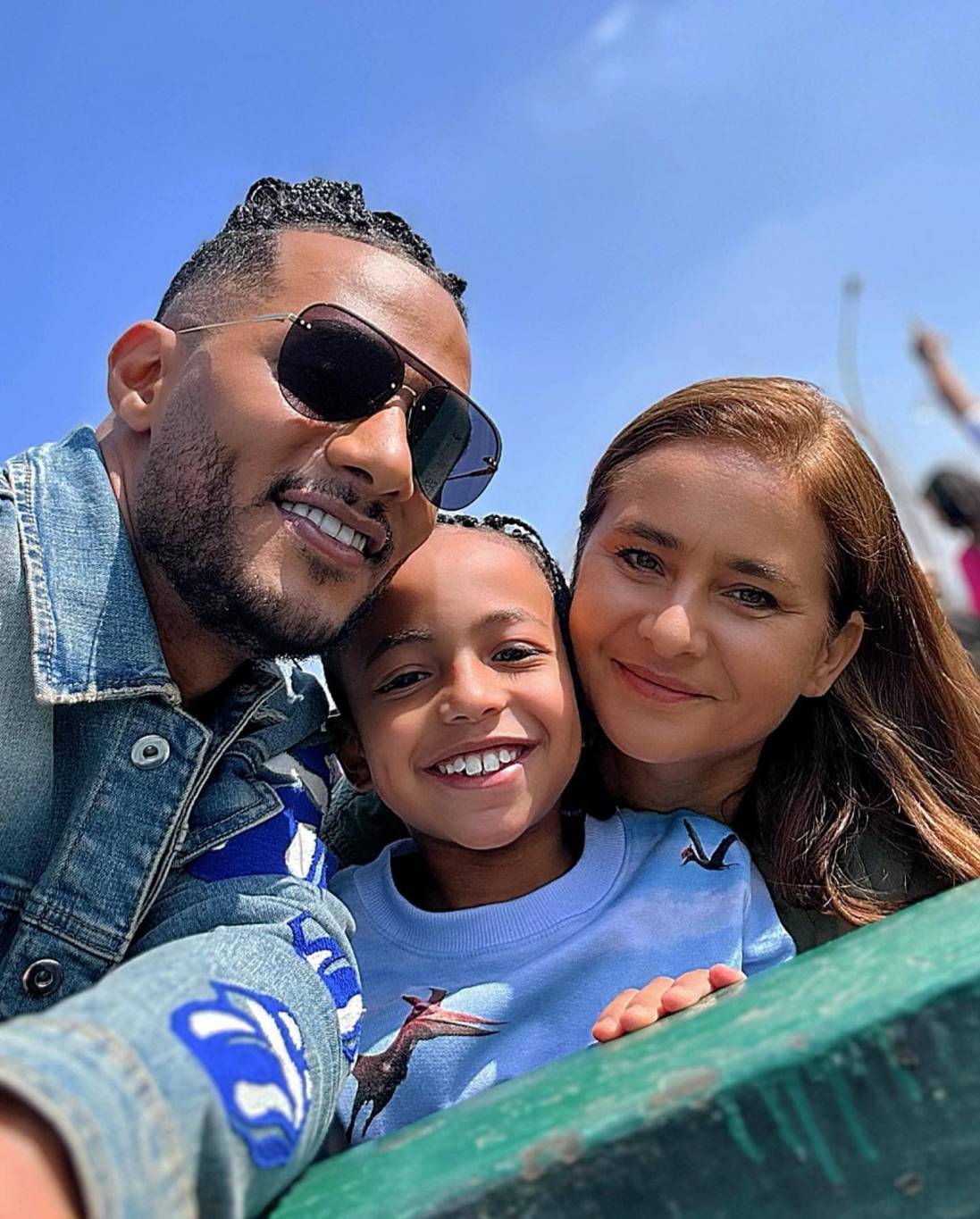 بالفيديو - محمد رمضان ونيللي كريم يحتفلان بانتهاء تصوير 