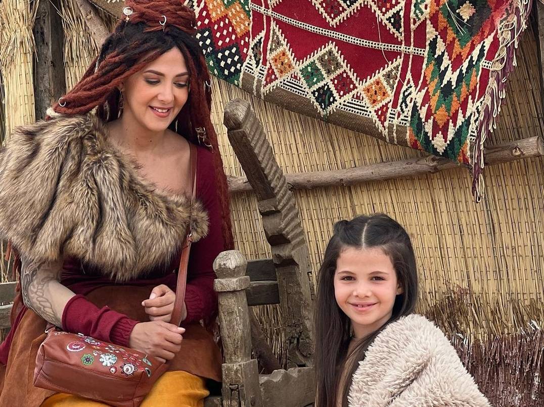 بالفيديو - دنيا سمير غانم: ابنتي تذكّرني بنفسي وبشقيقتي إيمي في طفولتنا