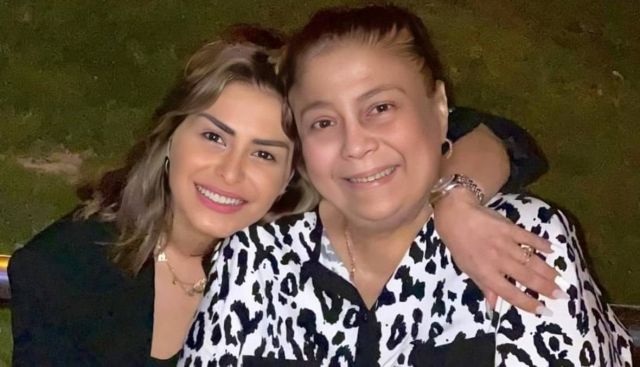 منة فضالي تطلب الدعاء لوالدتها بعد دخولها العناية المركزة