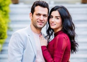 إبنة مراد يلدريم تأسر القلوب بالقفطان المغربي الأنيق