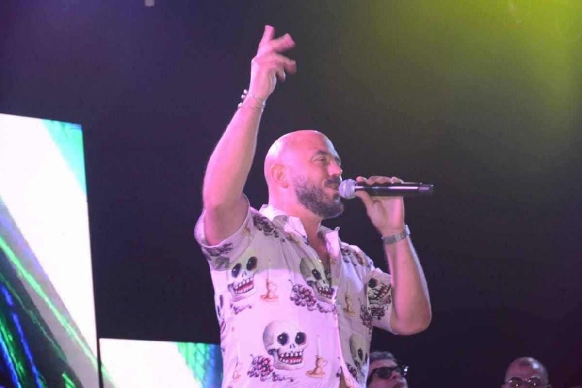 بالفيديو - محمود العسيلي يكشف سرًا غريباً حول زواجه ثلاث مرات