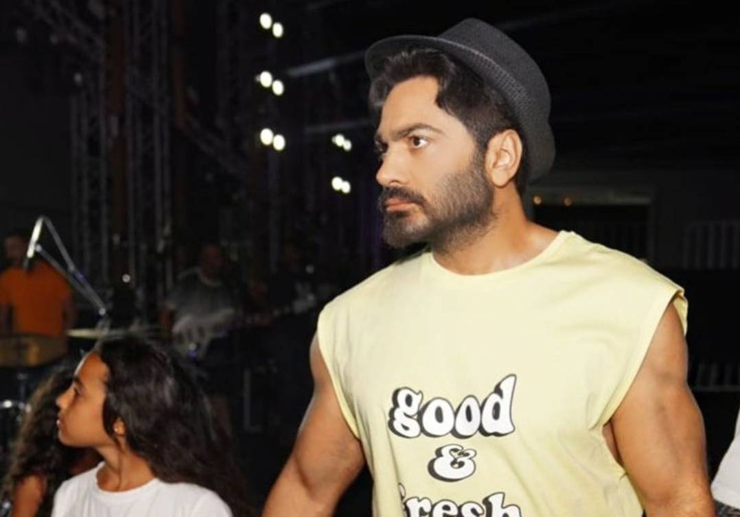 تامر حسني يستعرض مواهب طفليه بطريقته الخاصة.. هذا ما قاله عن إبنه