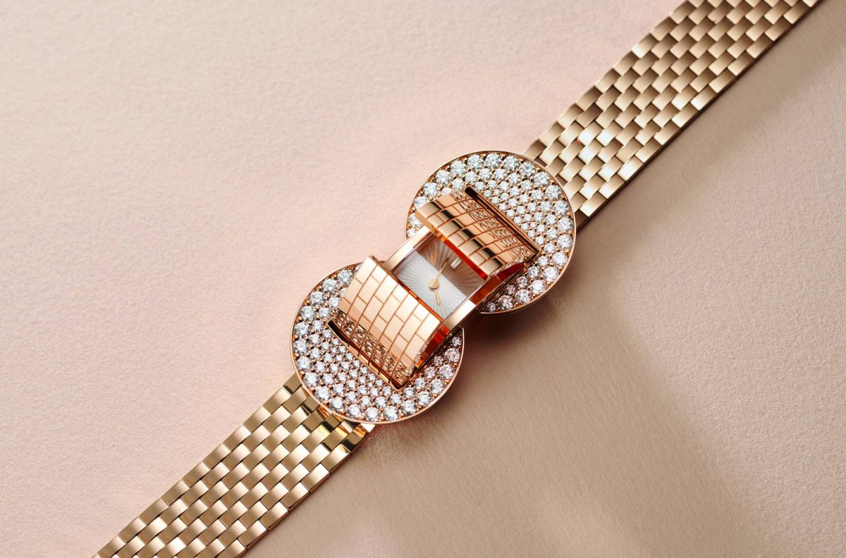 ساعة أيقونية من VAN CLEEF AND ARPELS من الذهب الوردي