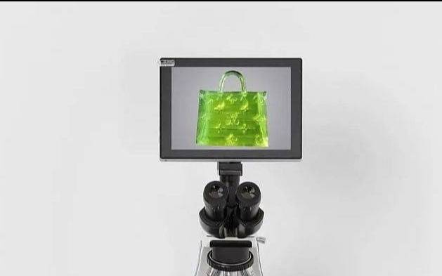 مزاد على حقيبة من Louis Vuitton لا تُرى بالعين المجرّدة!!