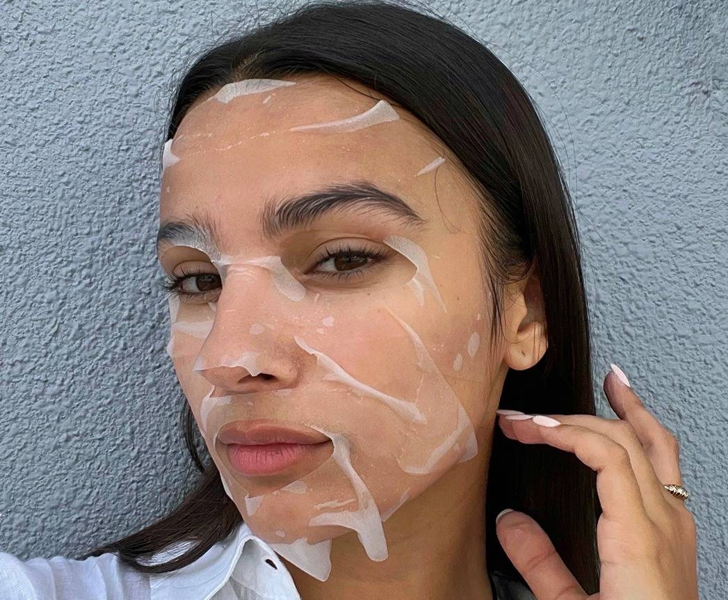 الأقنعة الورقية مثالية للعناية ببشرتك خلال الصيف