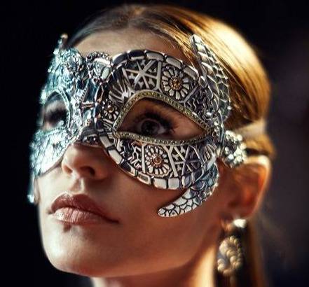 أﺣدث تصاميم حلي ﻋزة ﻓهمي ﻟدعم ﻣﺑﺎدرات Ball Animal The ﻟﻠﺣﻔﺎظ ﻋﻠﻰ اﻟﺣﯾﺎة اﻟﺑرﯾﺔ