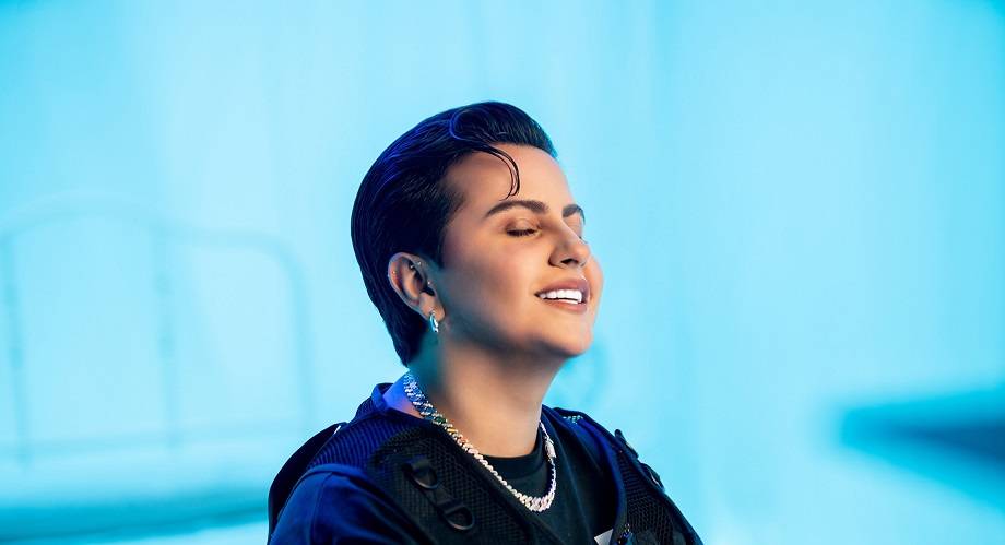 شمة حمدان تطلق 10 أغنيات مصوّرة بألبوم 