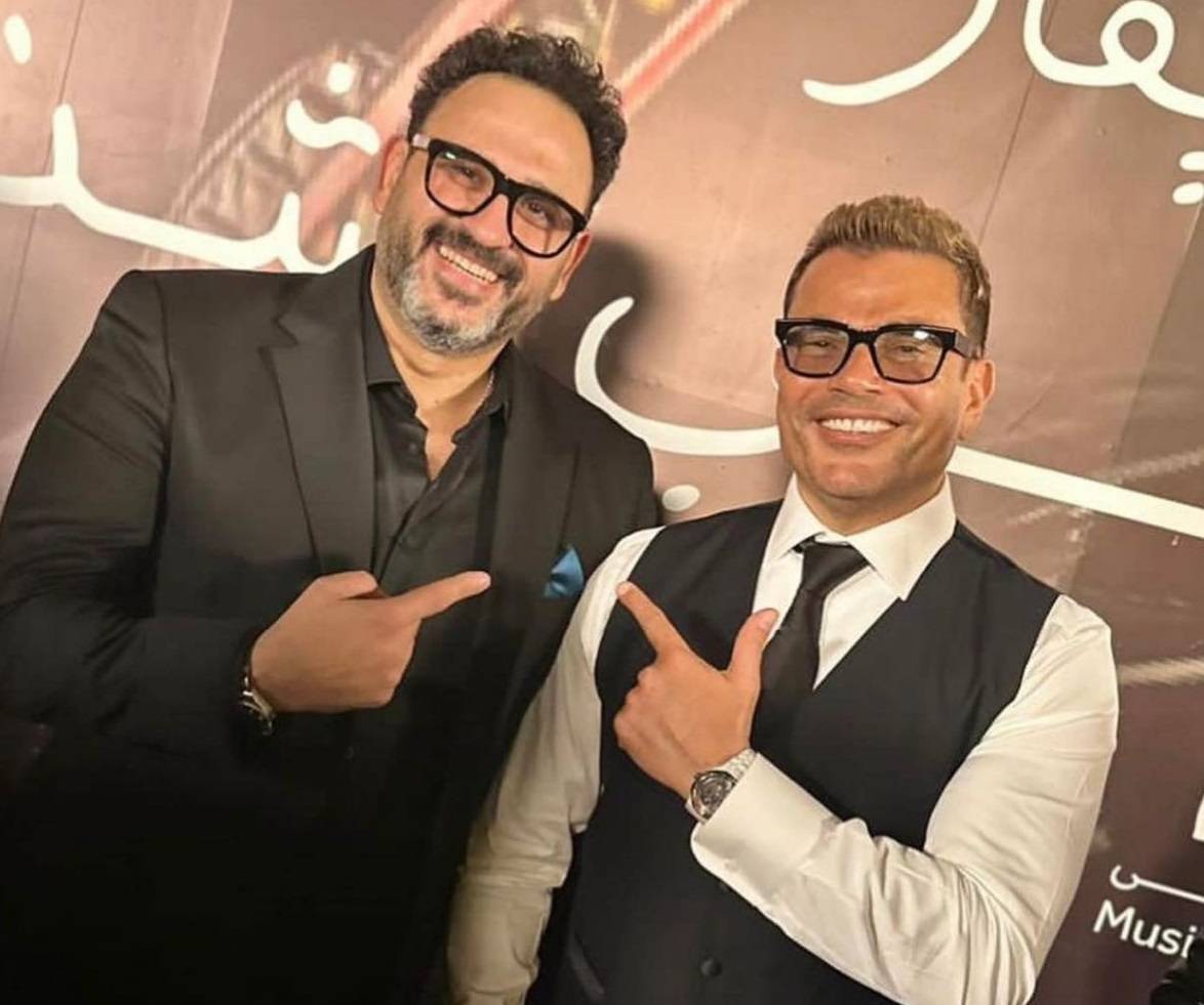 أكرم حسني يوجّه رسالة الى عمرو دياب والجمهور يسأل عن معناها