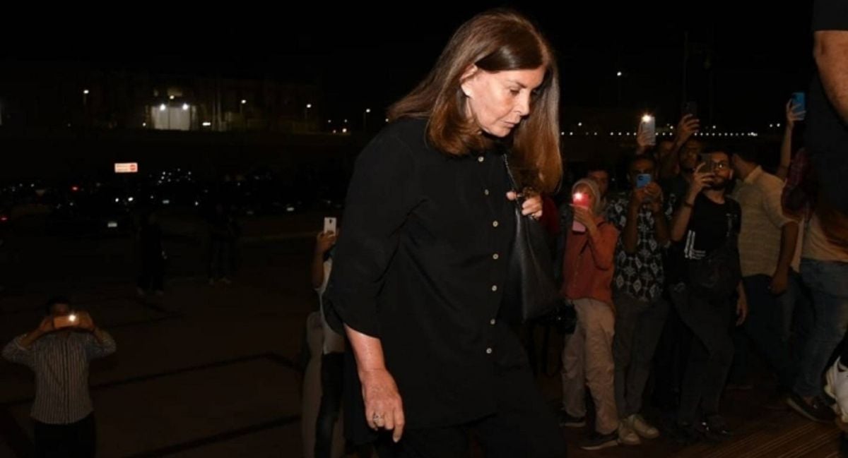 بالصور - ظهور نادر لميرفت أمين في عزاء والد مي كساب