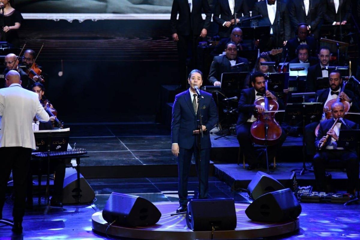 بالصور - مدحت صالح يحيي حفله الأول في سلسلة 